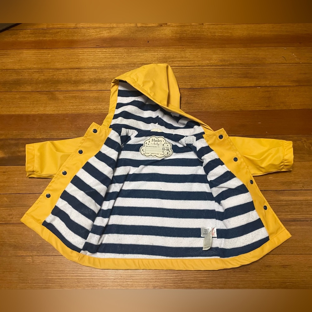 Hatley Yellow Hooded Raincoat Size 12-18 Months - Picture 10 of 16